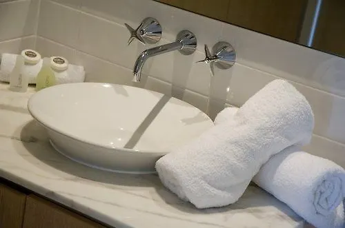 Chancellor Executive Apartments Gold Coast 4*,